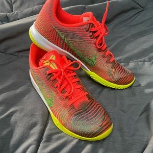 US MENS SIZE 10.5 KOBE NIKE SHOES